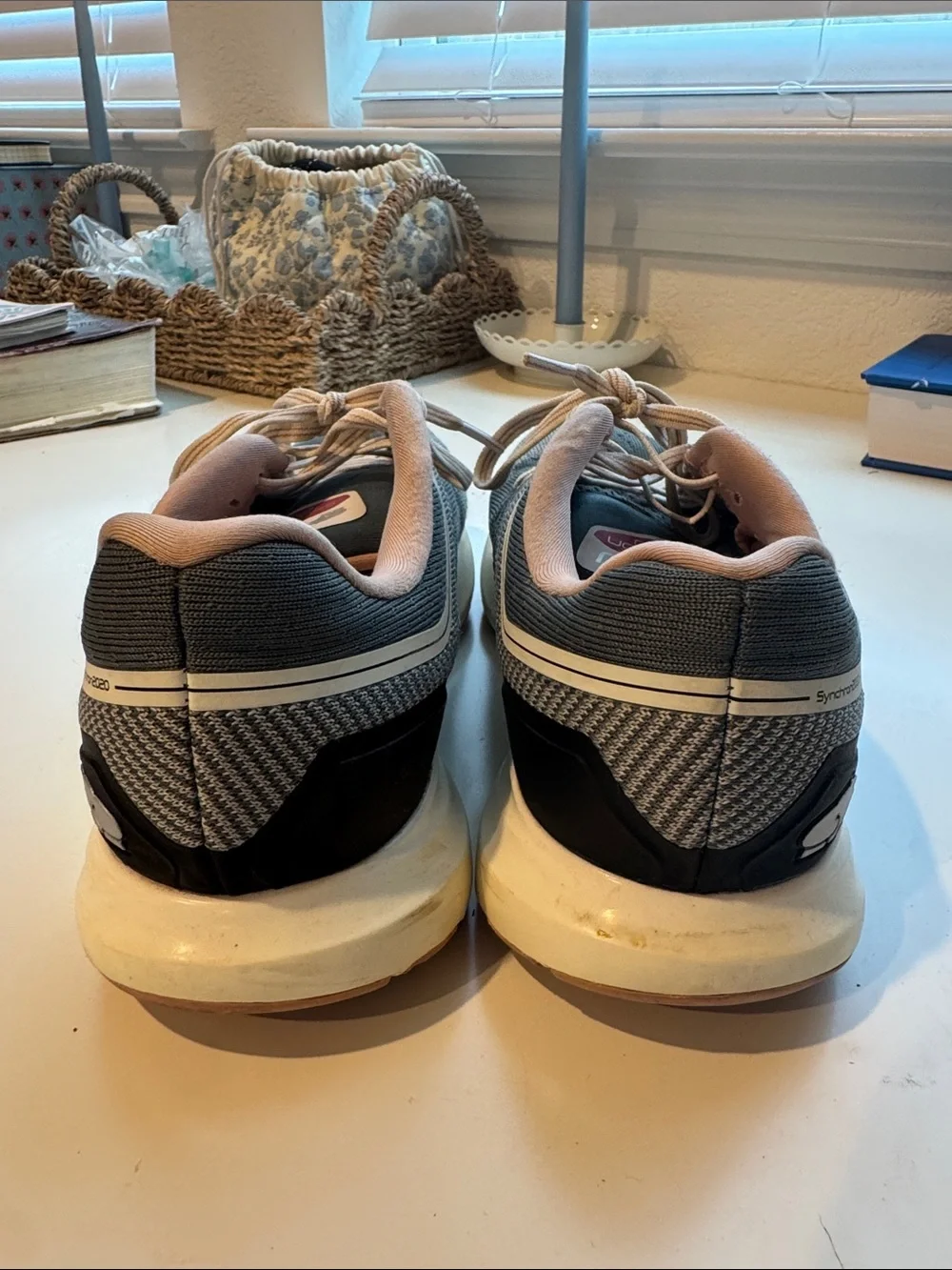 Men’s Gray Running Shoes with Pink Lining